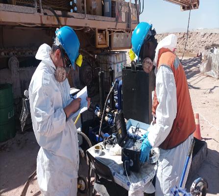 Servicio en terreno con perforadora — análisis en línea