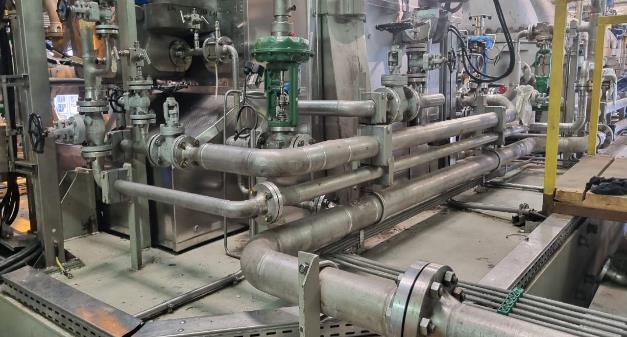 Piping de acero inoxidable — sala de máquinas