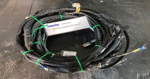 Arnés luces traseras Komatsu — terminado